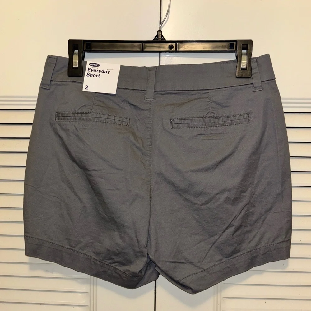 Old Navy Gray Women's Shorts - Picture 2 of 6